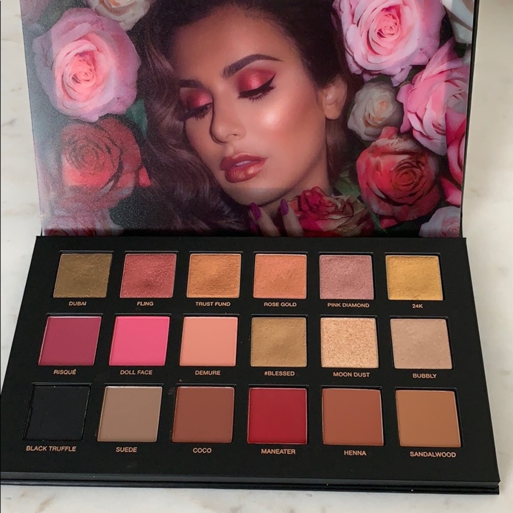 Huda Beauty Rose Gold Remastered Eyeshadow Palette - Picture 2 of 12
